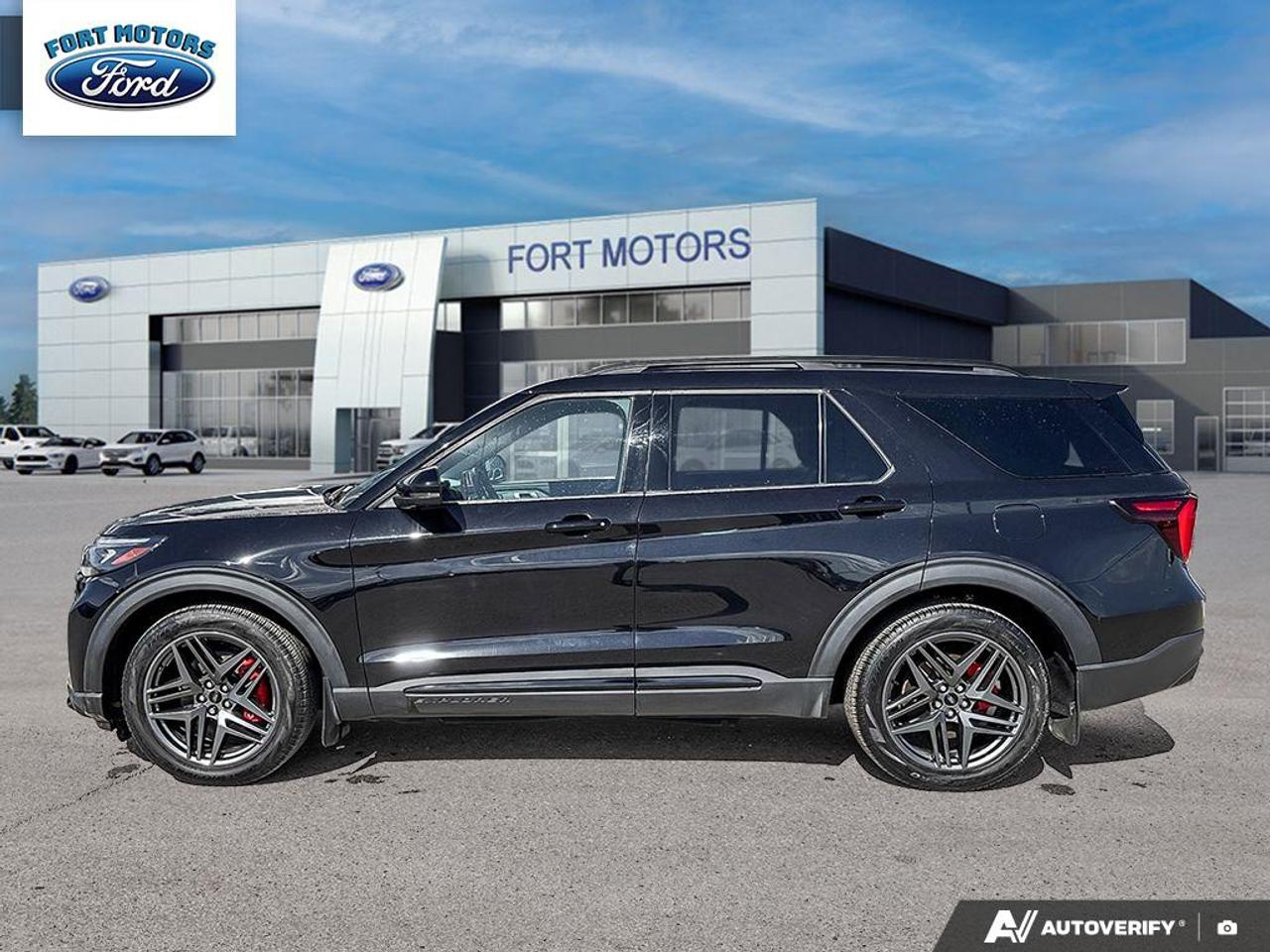 2025 Ford Explorer ST Photo2