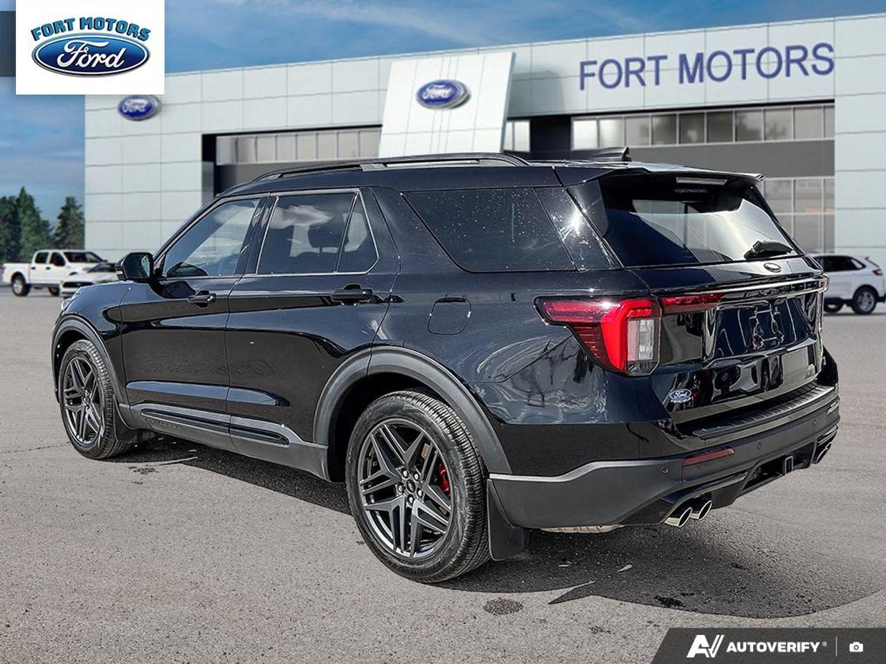 2025 Ford Explorer ST Photo3