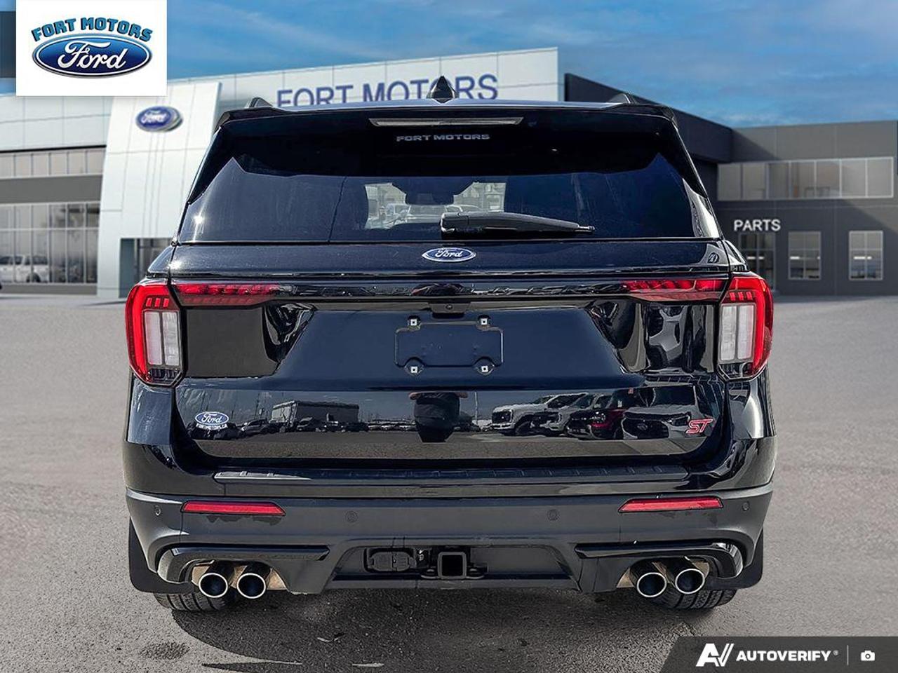 2025 Ford Explorer ST Photo4