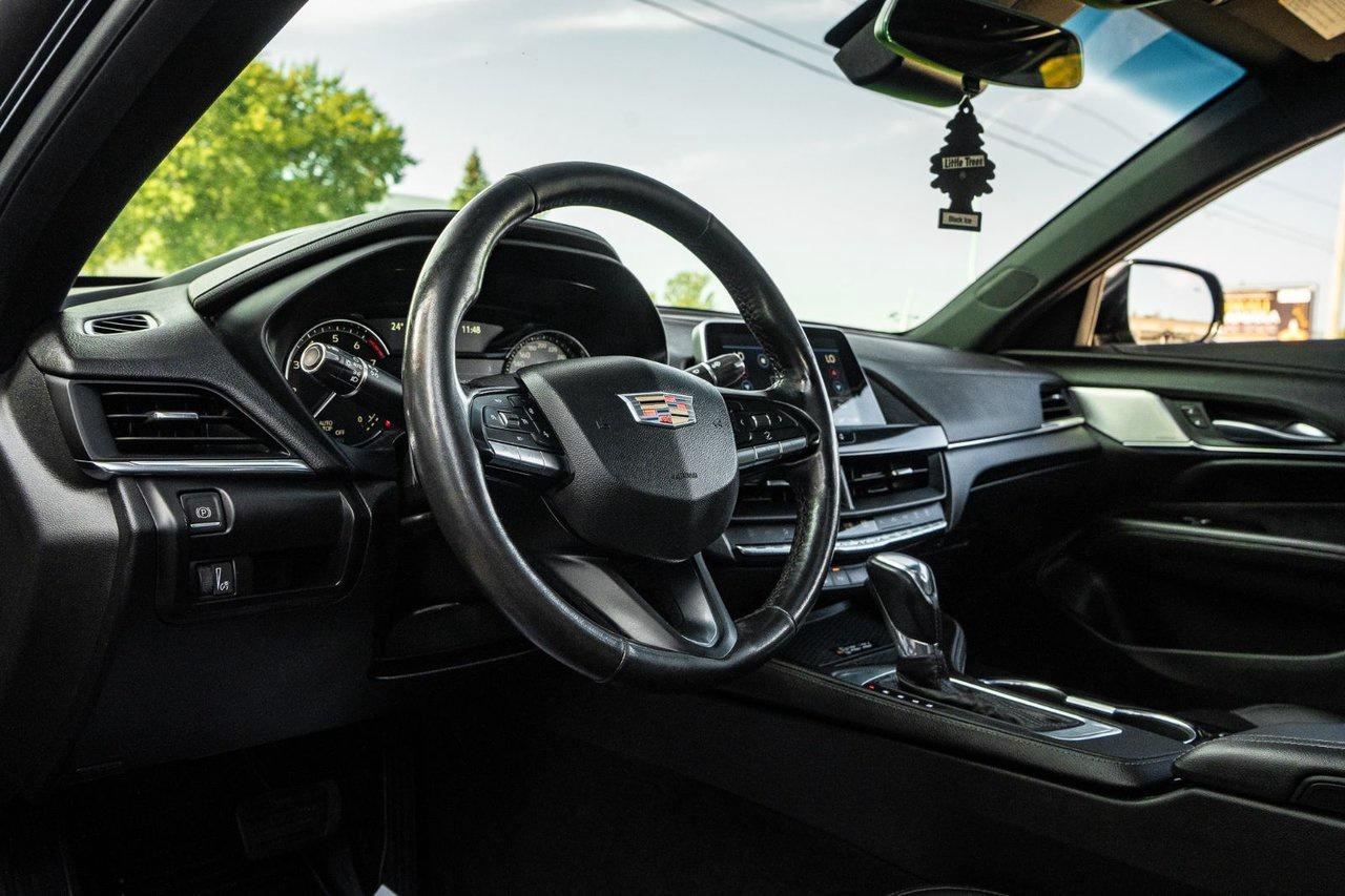 2022 Cadillac CT4 Luxury Photo
