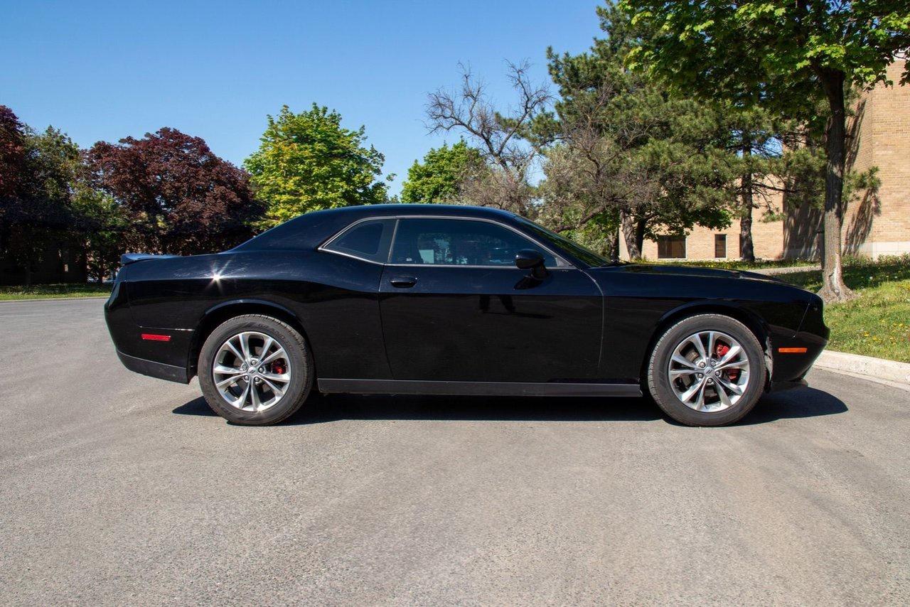 2021 Dodge Challenger SXT PLUS AWD Photo4