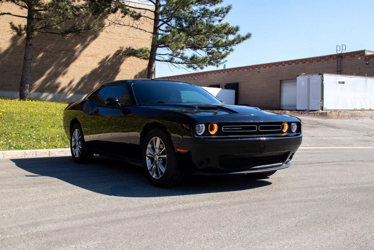 2021 Dodge Challenger SXT PLUS AWD Photo2