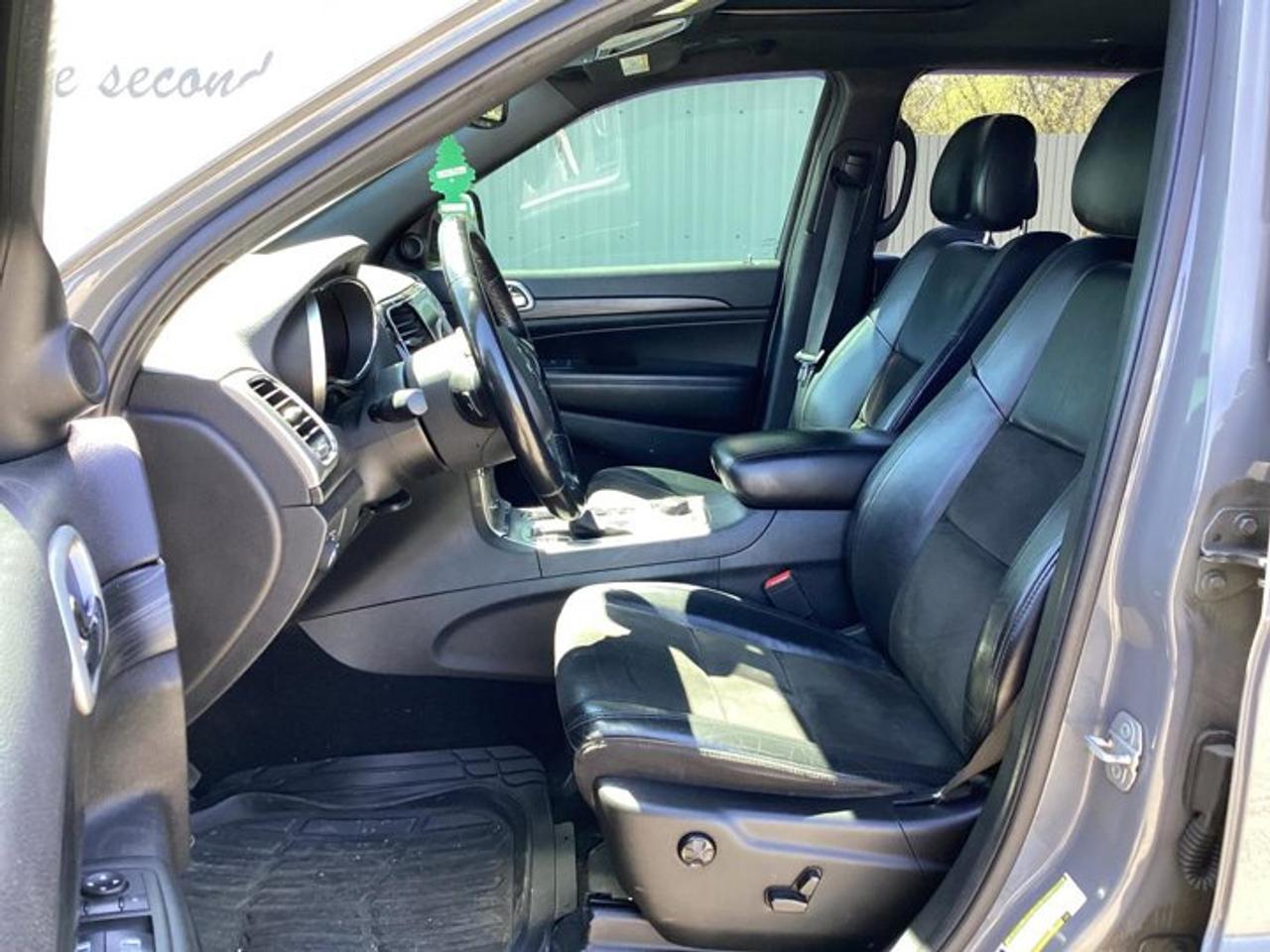 2019 Jeep Grand Cherokee Altitude 4x4 | No Accidents | Sunroof | Leather Seats Photo2