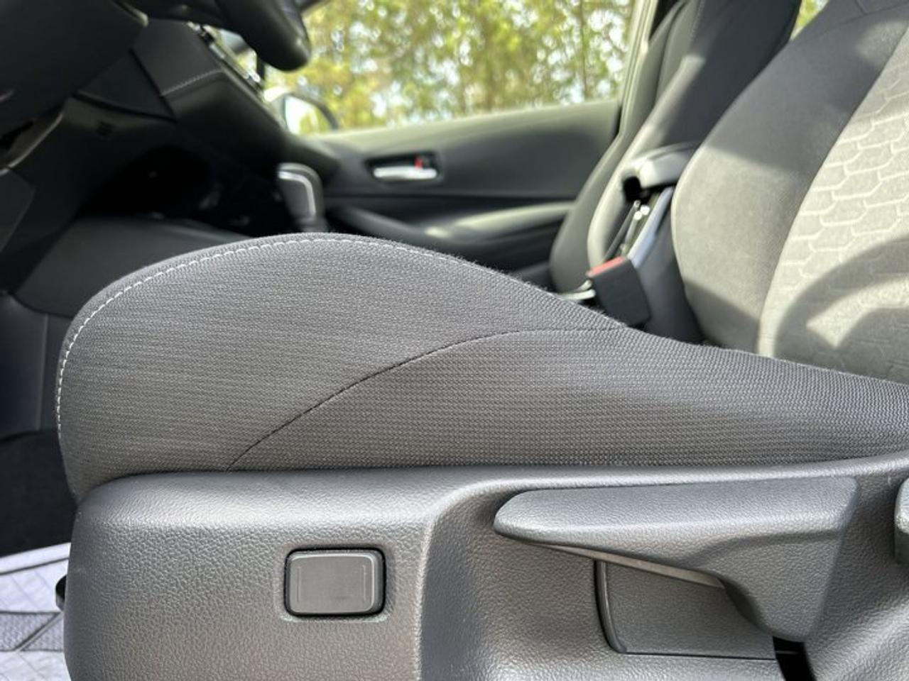 2025 Toyota Corolla Hatchback SE | No Accidents Photo