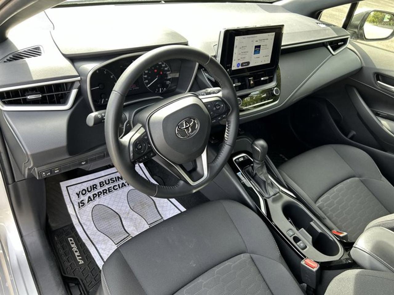 2025 Toyota Corolla Hatchback SE | No Accidents Photo