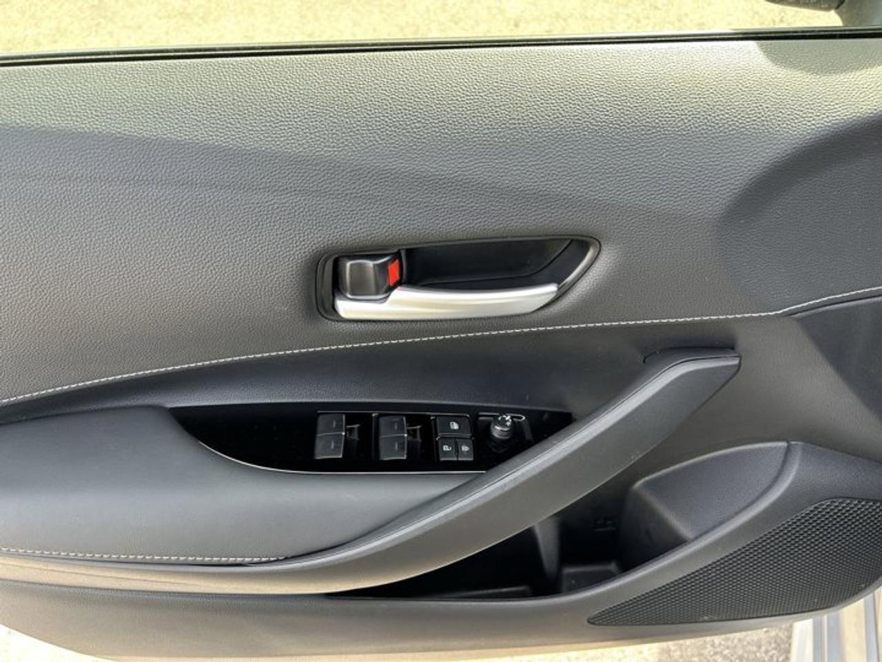 2025 Toyota Corolla Hatchback SE | No Accidents Photo