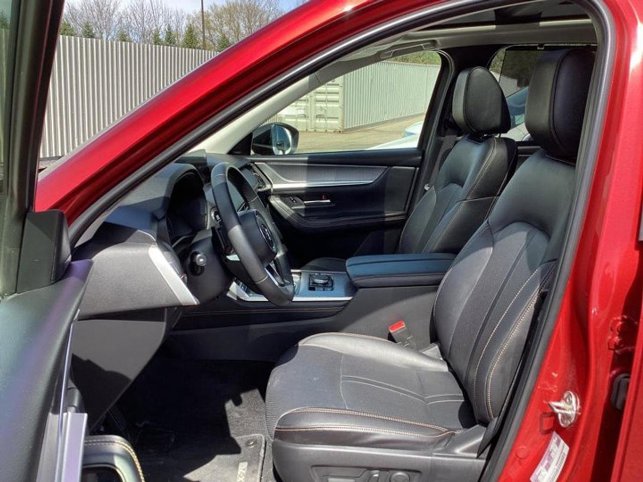 2025 Mazda CX-70 MHEV GT AWD | No Accidents | Panoramic Sunroof | Leather Seats Photo2