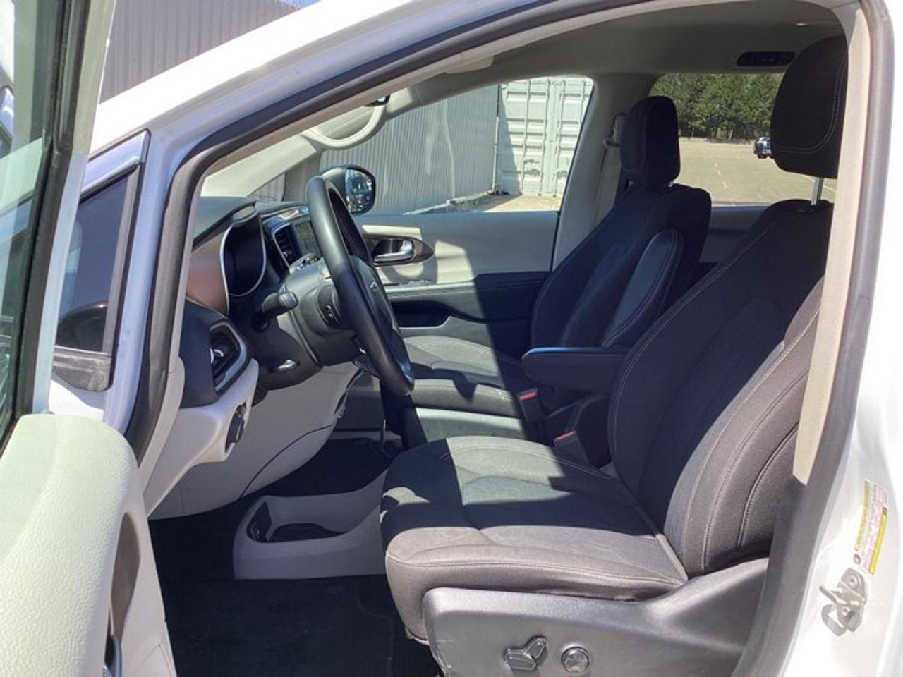 2024 Dodge Grand Caravan SXT 2WD | Heated Steering Wheel Photo2