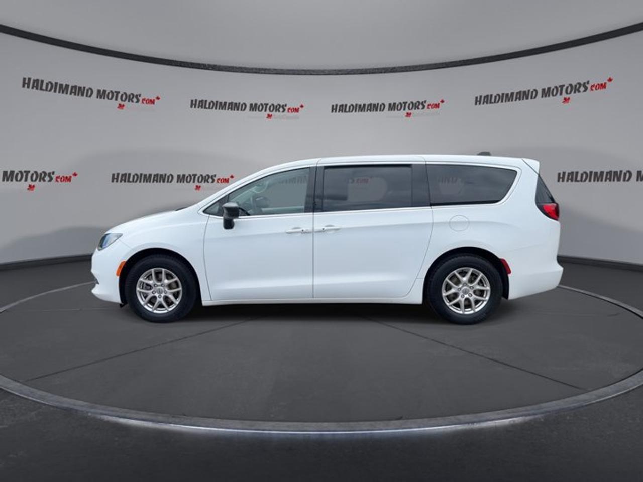 2024 Dodge Grand Caravan SXT 2WD | Heated Steering Wheel Photo