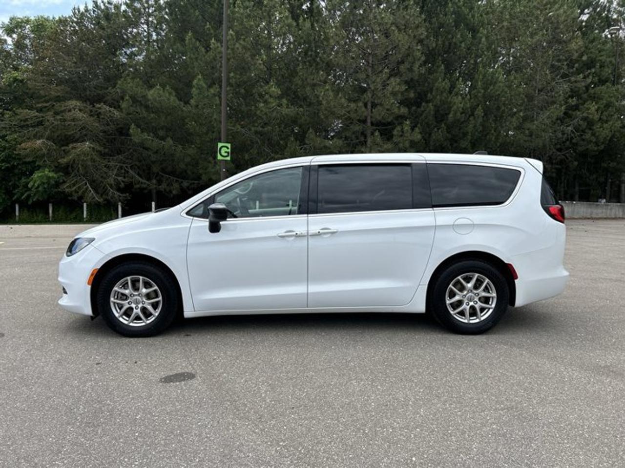 2024 Dodge Grand Caravan SXT 2WD | Heated Steering Wheel Photo
