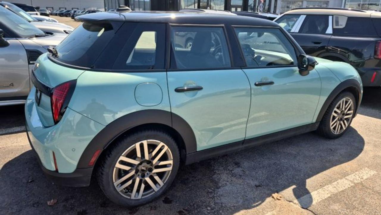 2025 MINI 5 Door Cooper C | 5 Door | Leatherette | Sunroof | Heated Seats + Steering | Heads-Up Display | Photo3
