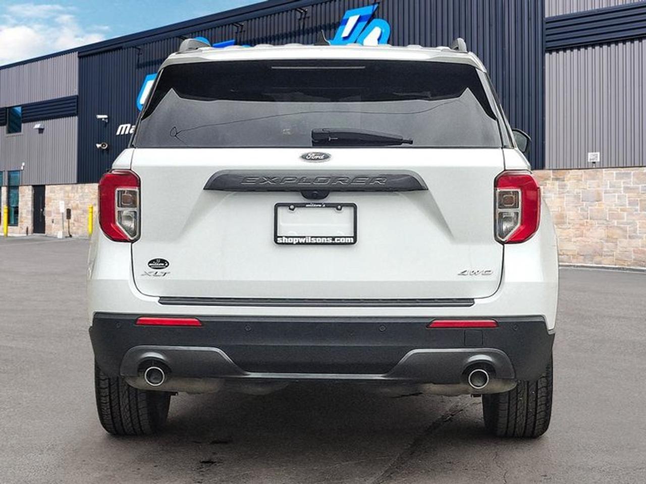 2024 Ford Explorer XLT AWD | Sport Appearance | Pano Roof | Leather | Captain Seats | Heated Seats + Steering and More! Photo3