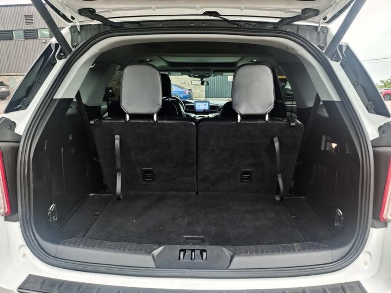 2024 Ford Explorer XLT AWD | Sport Appearance | Pano Roof | Leather | Captain Seats | Heated Seats + Steering and More! Photo