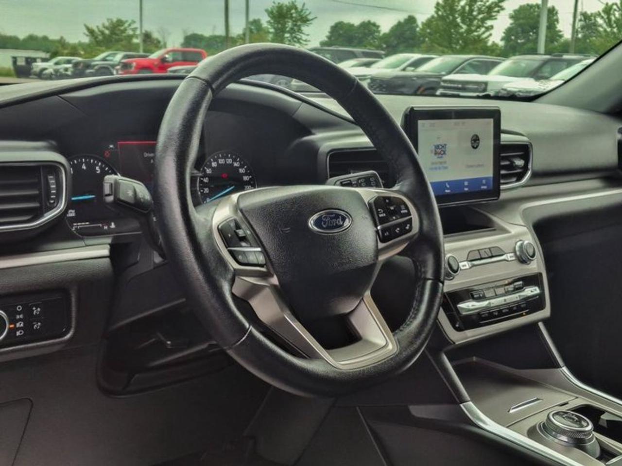 2024 Ford Explorer XLT AWD | Sport Appearance | Pano Roof | Leather | Captain Seats | Heated Seats + Steering and More! Photo