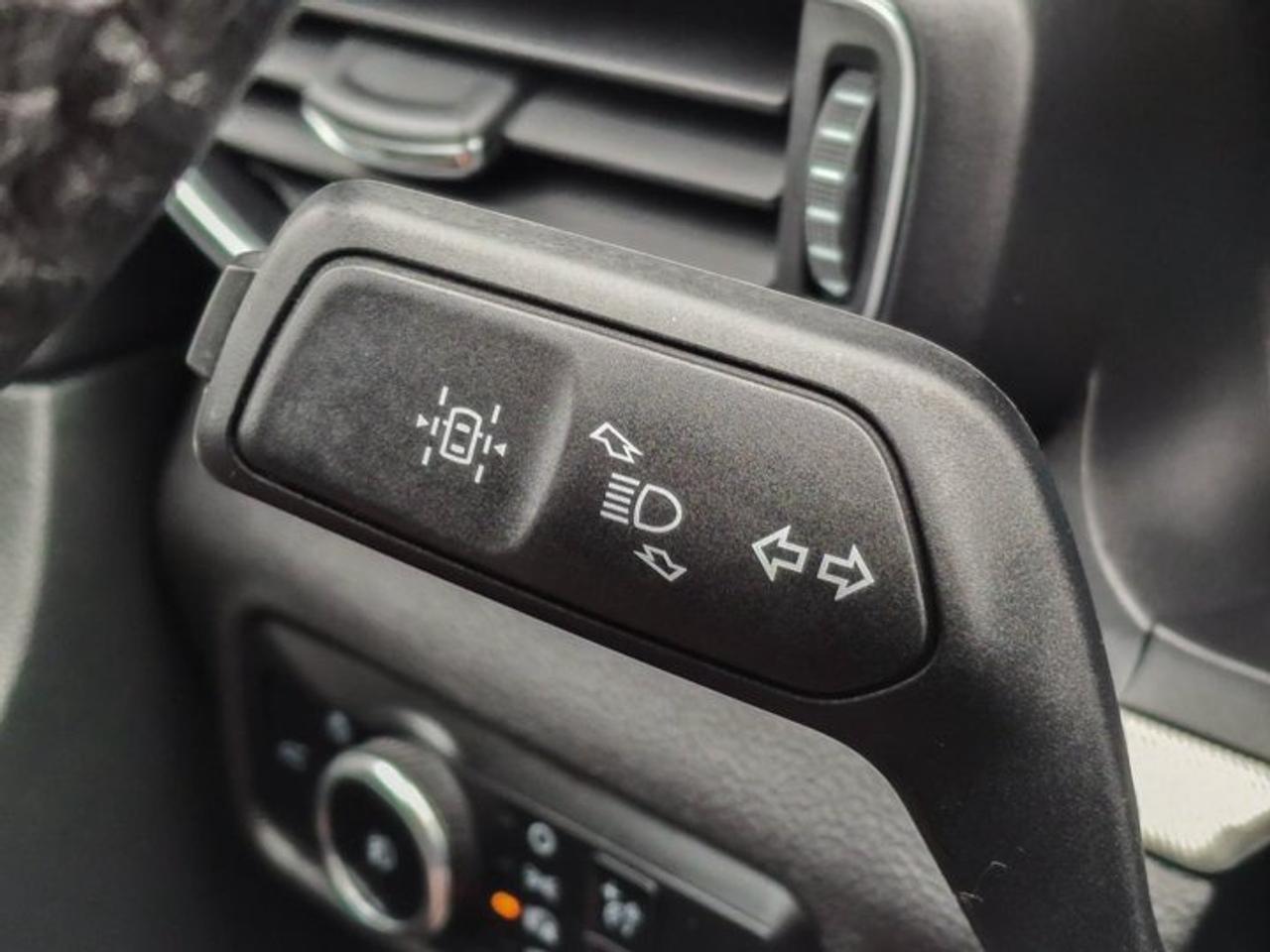 2024 Ford Explorer XLT AWD | Sport Appearance | Pano Roof | Leather | Captain Seats | Heated Seats + Steering and More! Photo