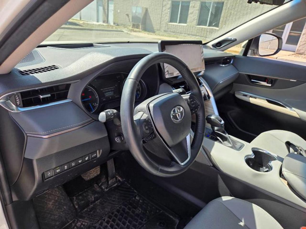 2022 Toyota Venza Limited AWD | Leather | Pano Roof | Heated + Ventilated Seats | Heated Steering | and More ! Photo2