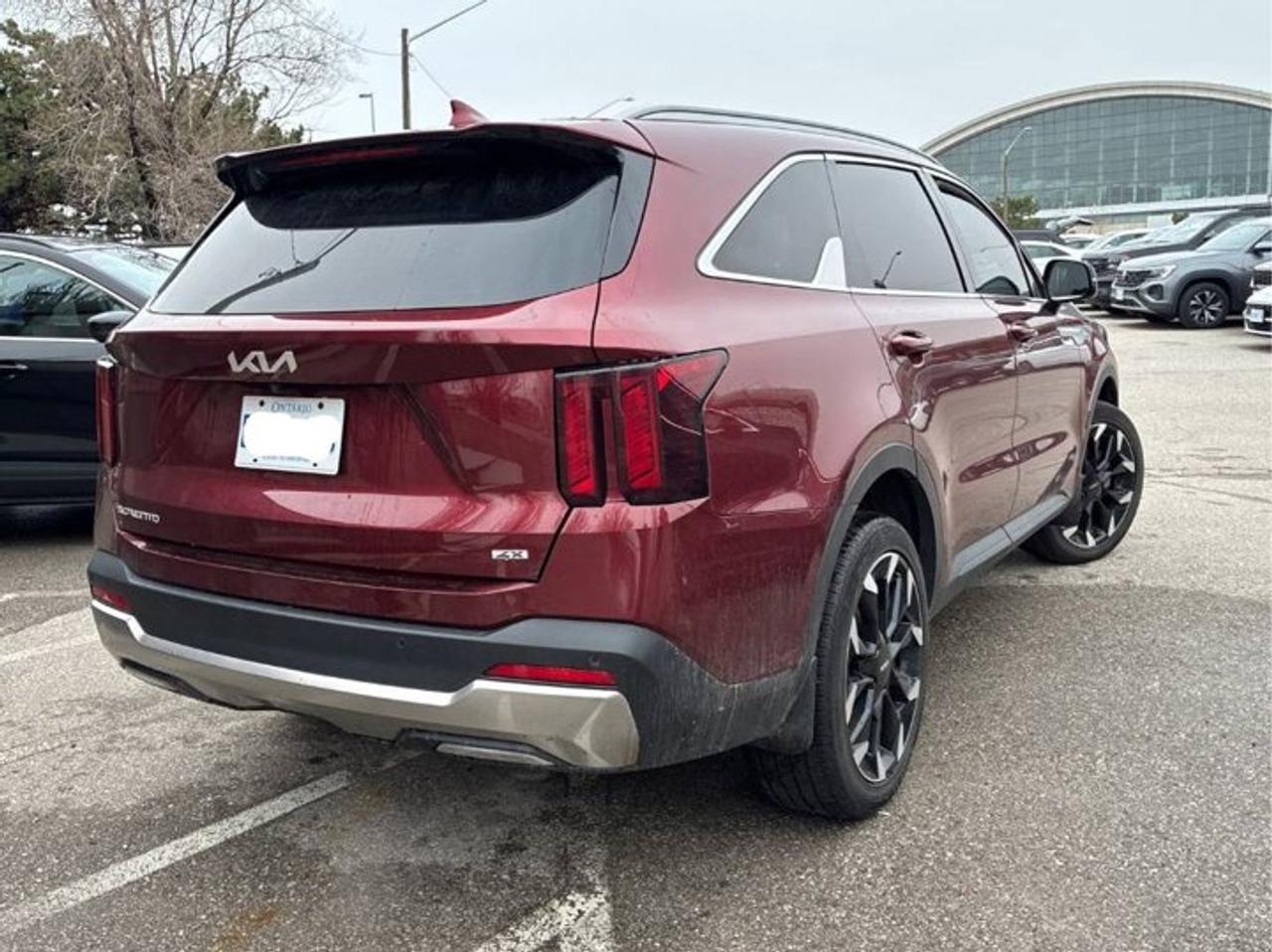 2025 Kia Sorento EX AWD | 6 Passenger | Leather | Heated Seats + Steering | Blind Spot | Lane Keep | and More ! Photo3