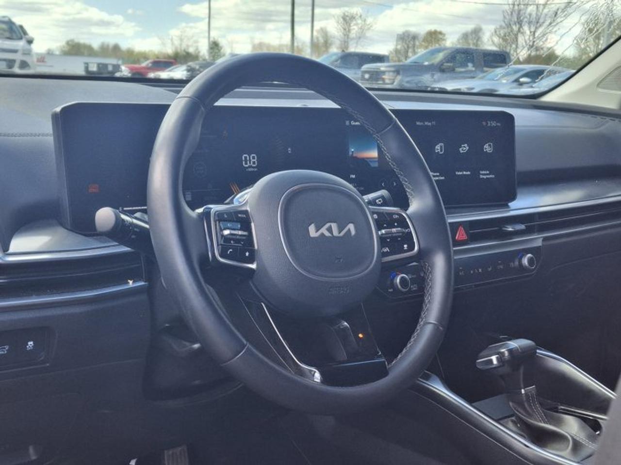 2025 Kia Sorento EX AWD | 6 Passenger | Leather | Heated Seats + Steering | Blind Spot | Lane Keep | and More ! Photo