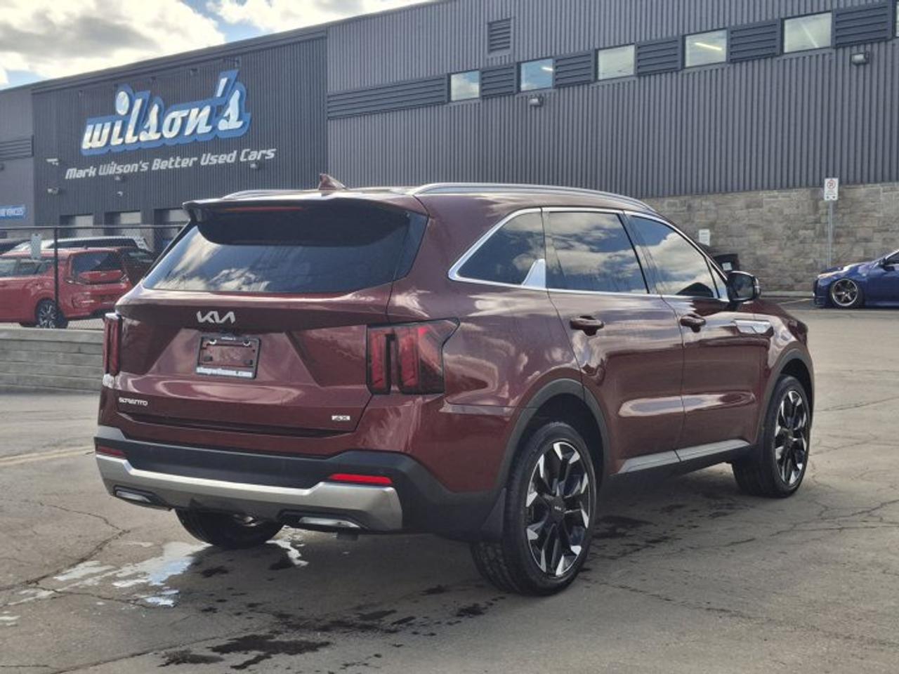 2025 Kia Sorento EX AWD | 6 Passenger | Leather | Heated Seats + Steering | Blind Spot | Lane Keep | and More ! Photo