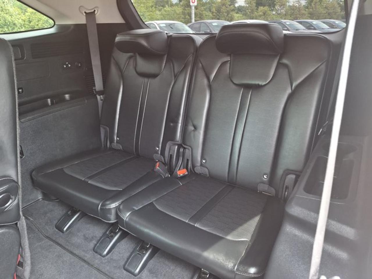 2025 Kia Sorento EX AWD | 6 Passenger | Leather | Heated Seats + Steering | Blind Spot | Lane Keep | and More ! Photo