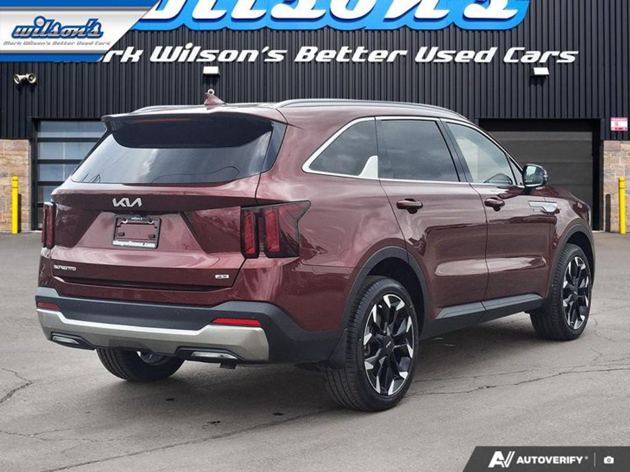 2025 Kia Sorento EX AWD | 6 Passenger | Leather | Heated Seats + Steering | Blind Spot | Lane Keep | and More ! Photo