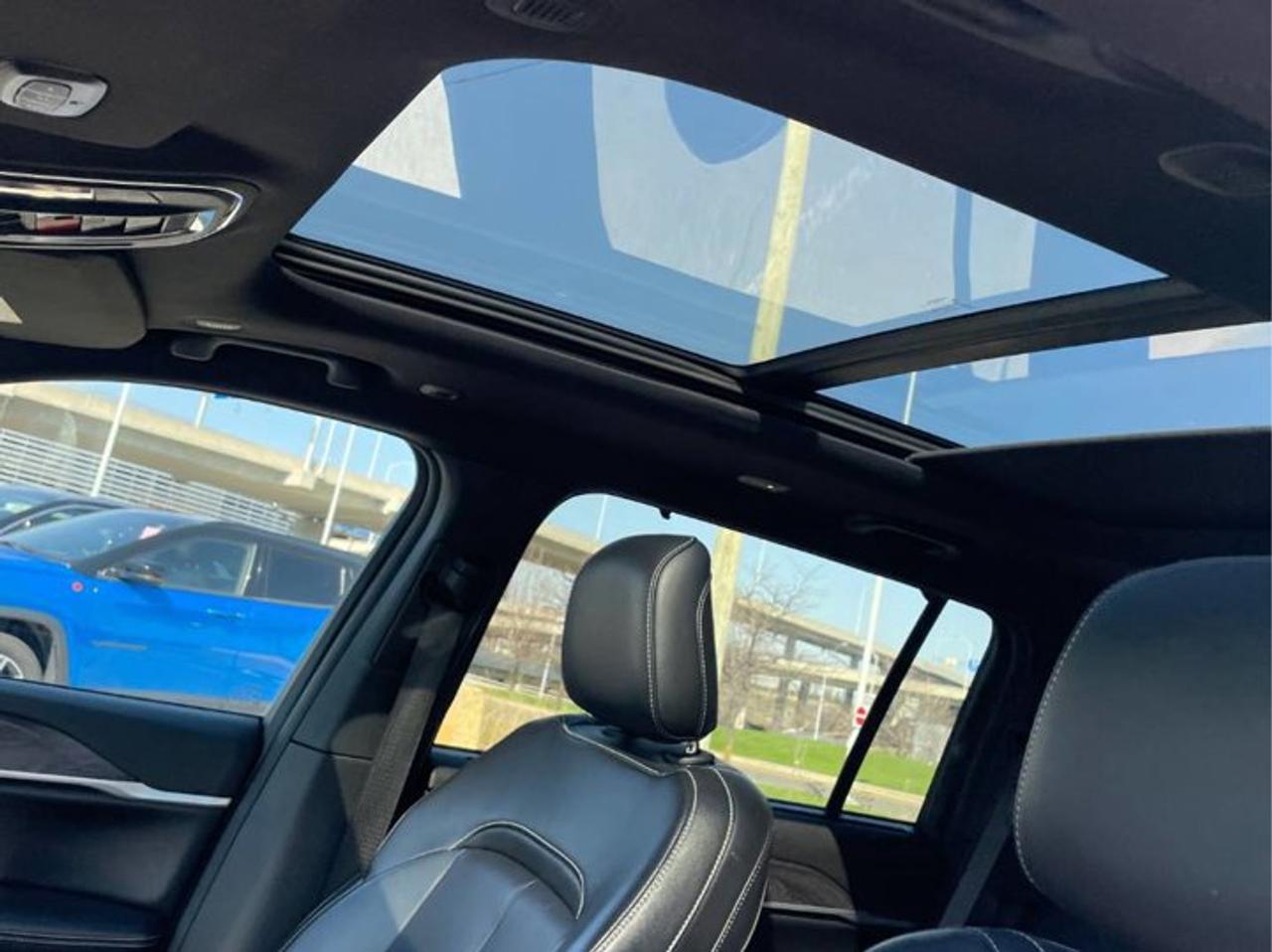 2024 Jeep Grand Cherokee L Limited 4x4 | Black Appearance | Leather | Pano Roof | Heated + Ventilated Seats | and Much More ! Photo3