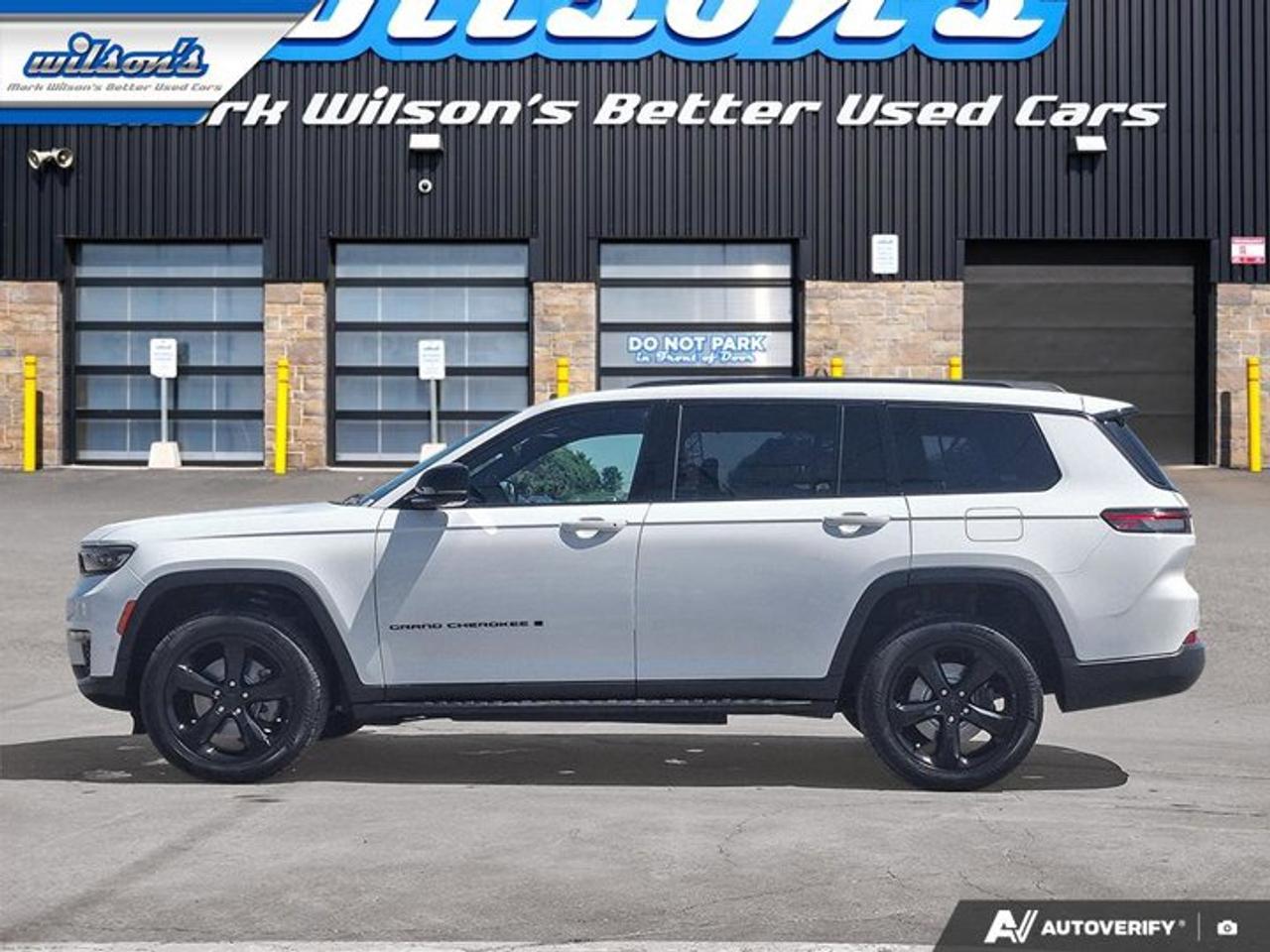 2024 Jeep Grand Cherokee L Limited | Black Appearance | Leather | Pano Roof | Heated + Ventilated Seats | and Much More ! Photo