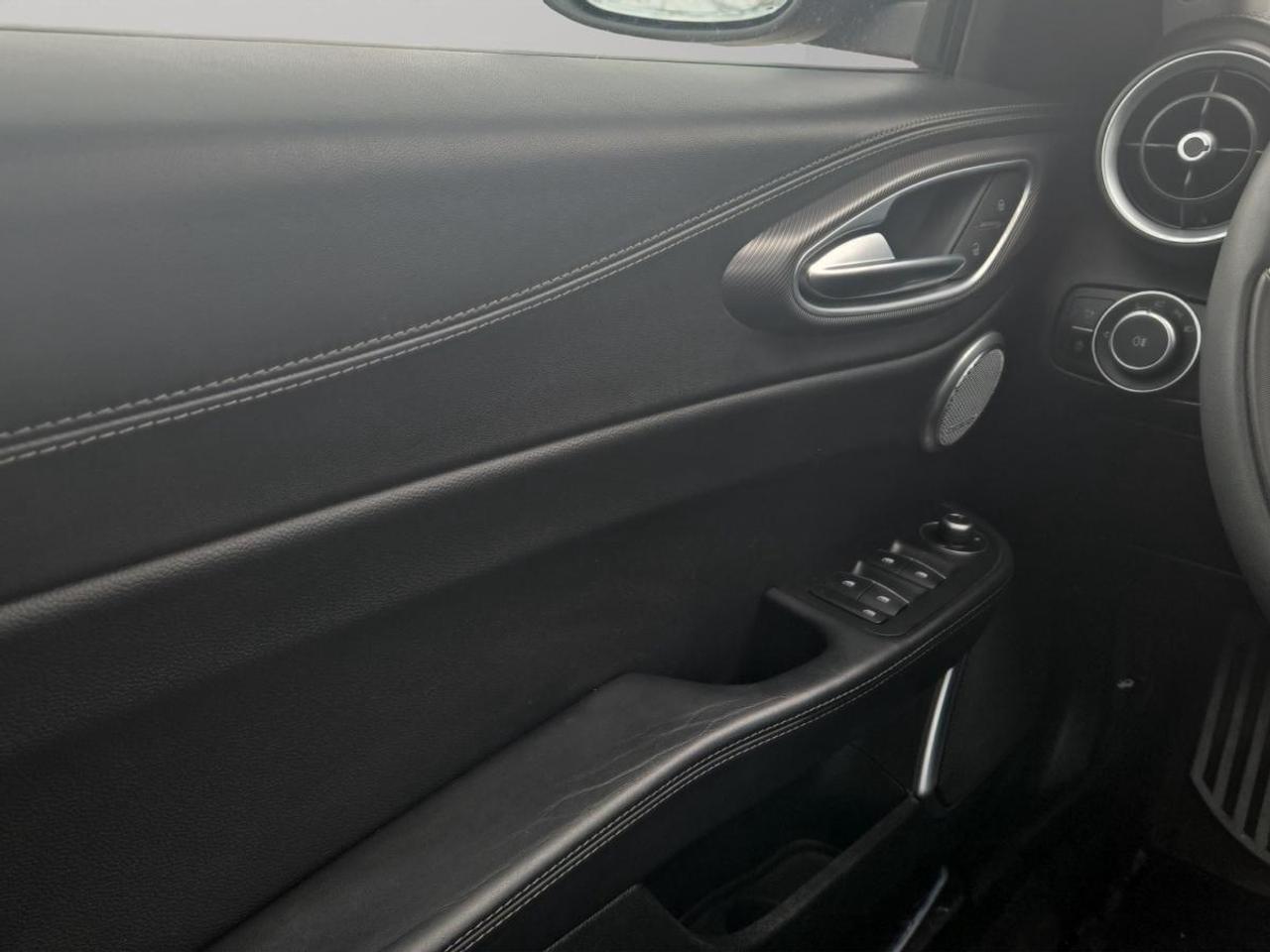 2018 Alfa Romeo Giulia Ti Sport Photo