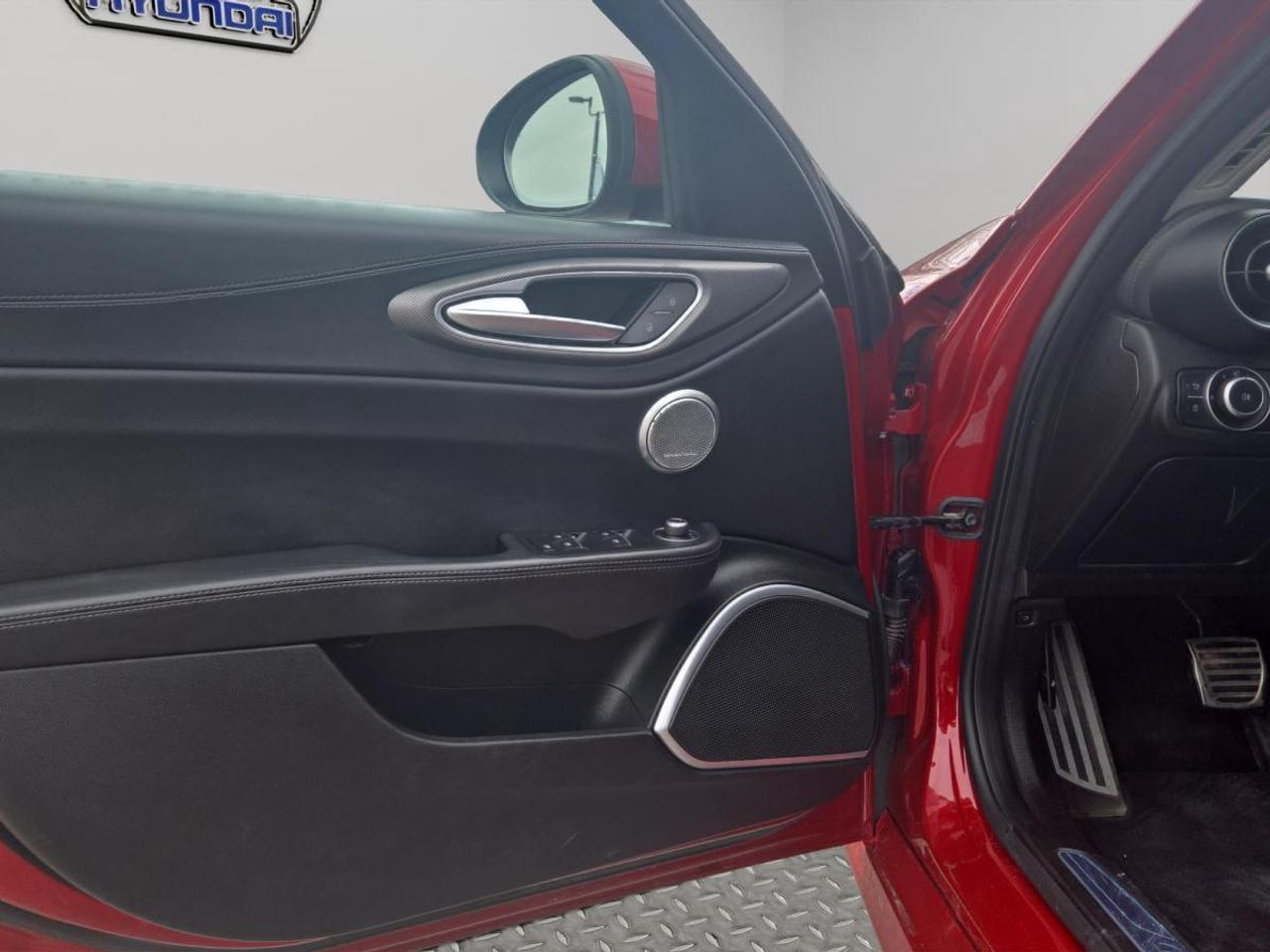 2018 Alfa Romeo Giulia Ti Sport Photo