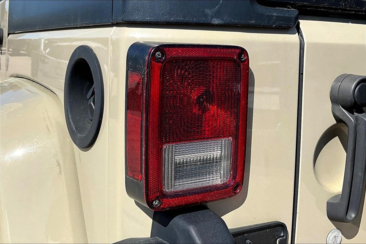 2018 Jeep Wrangler | 4x4 | 4 Door | 3.6L V6 | North Bay | Photo