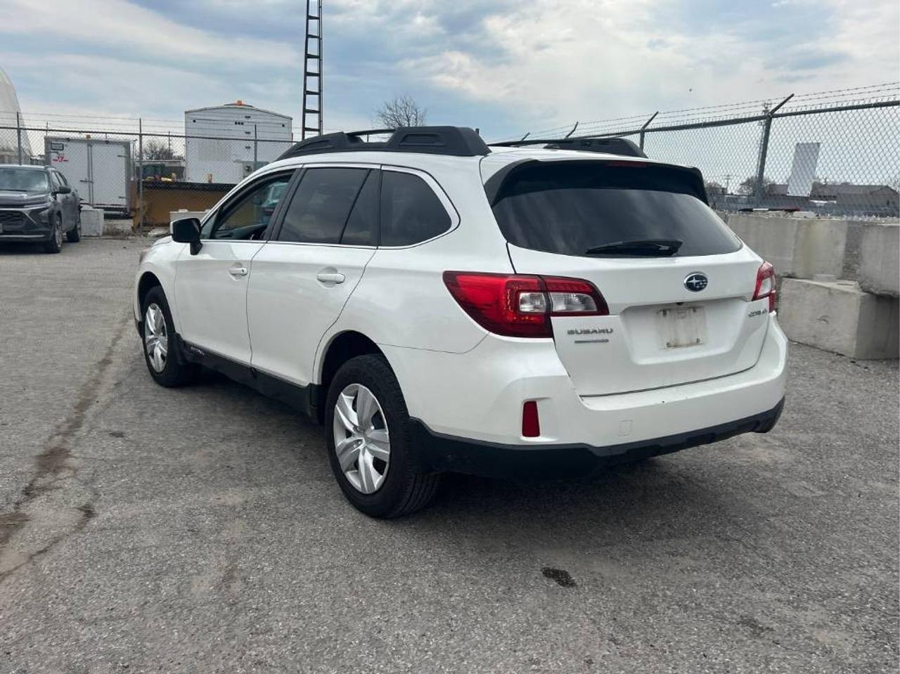 2017 Subaru Outback 2.5i One Owner | Accident Free | Excellent Maintenance Photo3