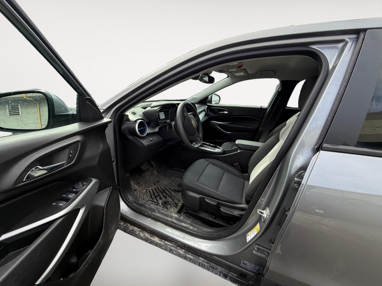 2025 Chevrolet Trax Fwd 4dr Ls Photo