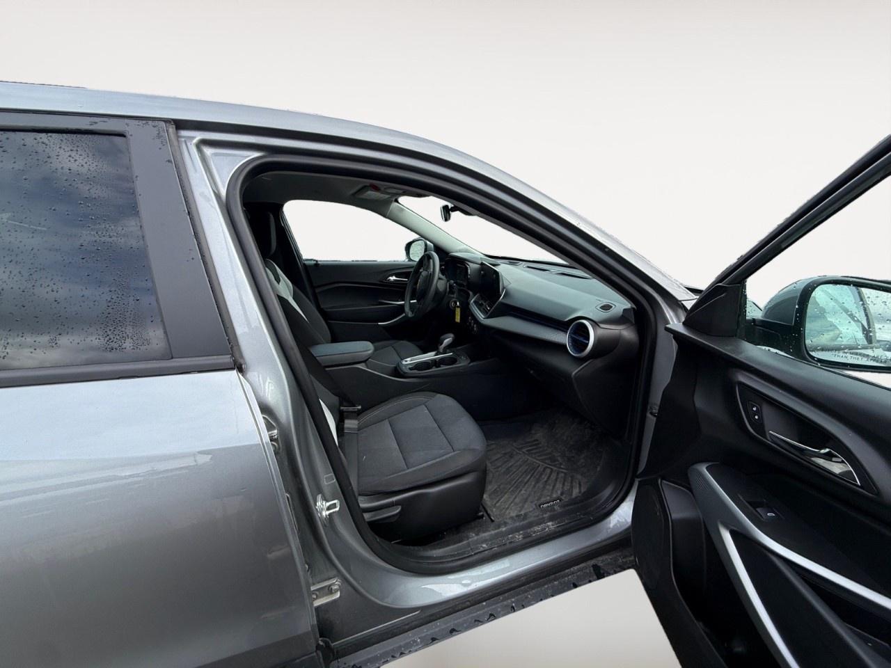 2025 Chevrolet Trax Fwd 4dr Ls Photo