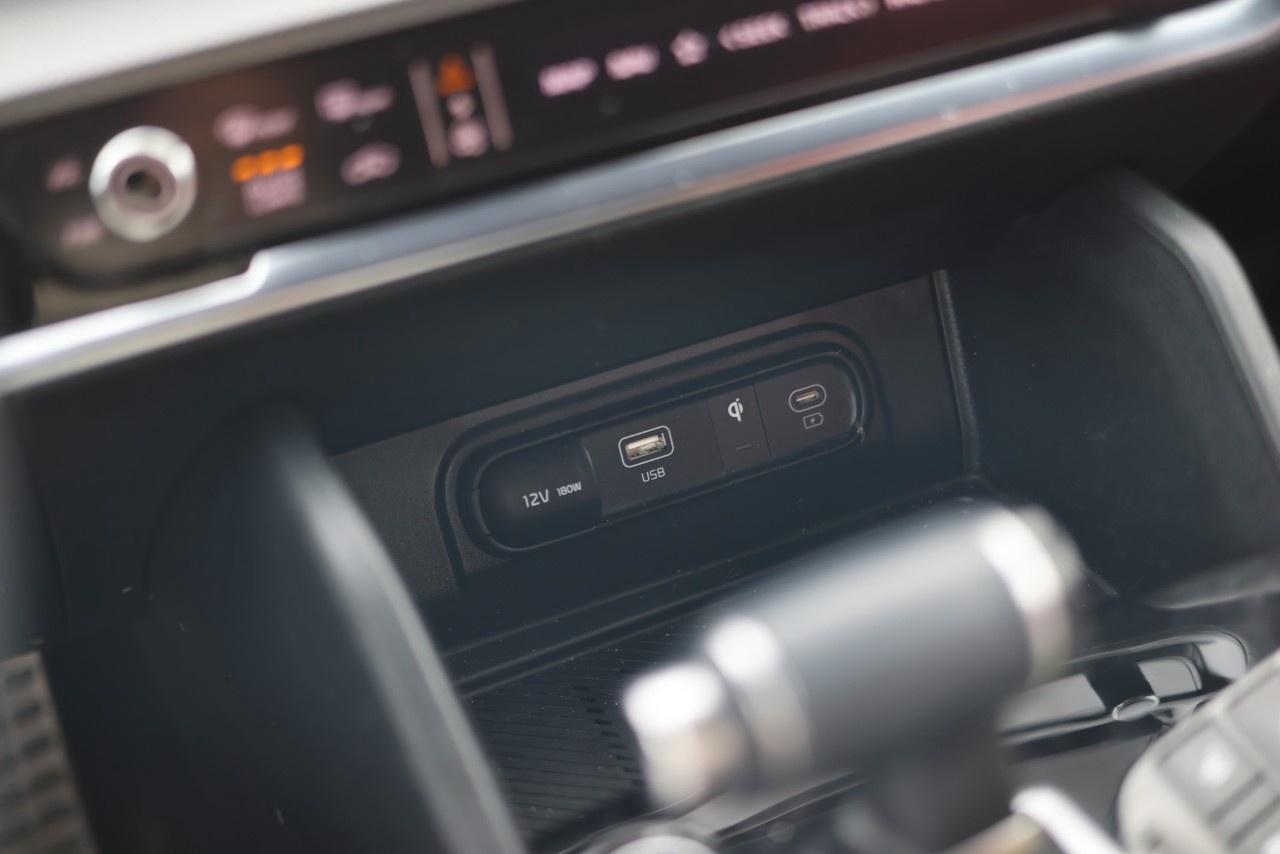 2025 Kia Sportage EX Premium AWD w/Red Interior Photo