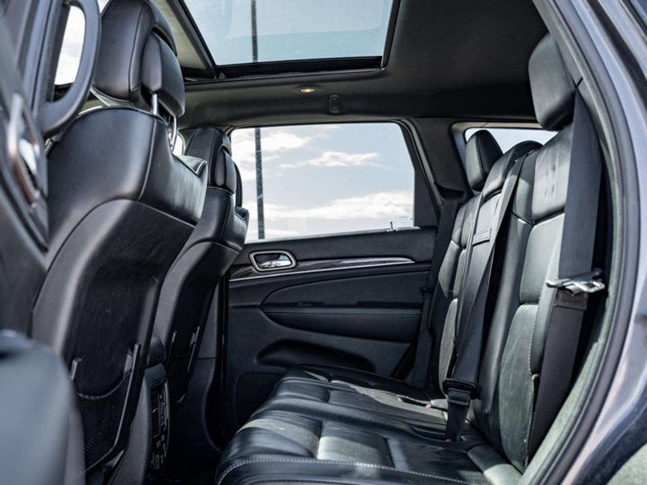 2017 Jeep Grand Cherokee Overland Photo