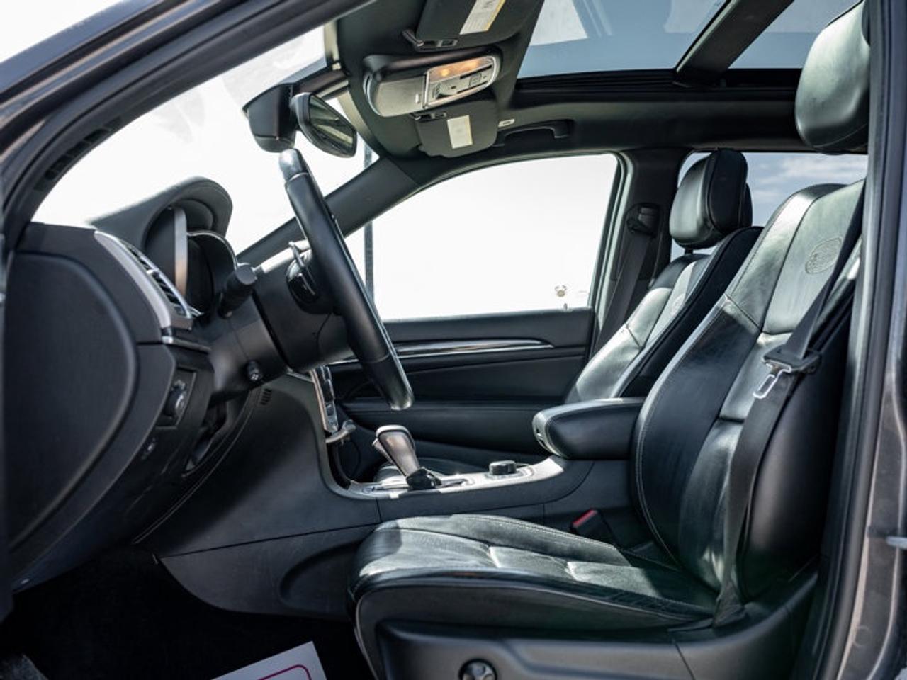 2017 Jeep Grand Cherokee Overland Photo