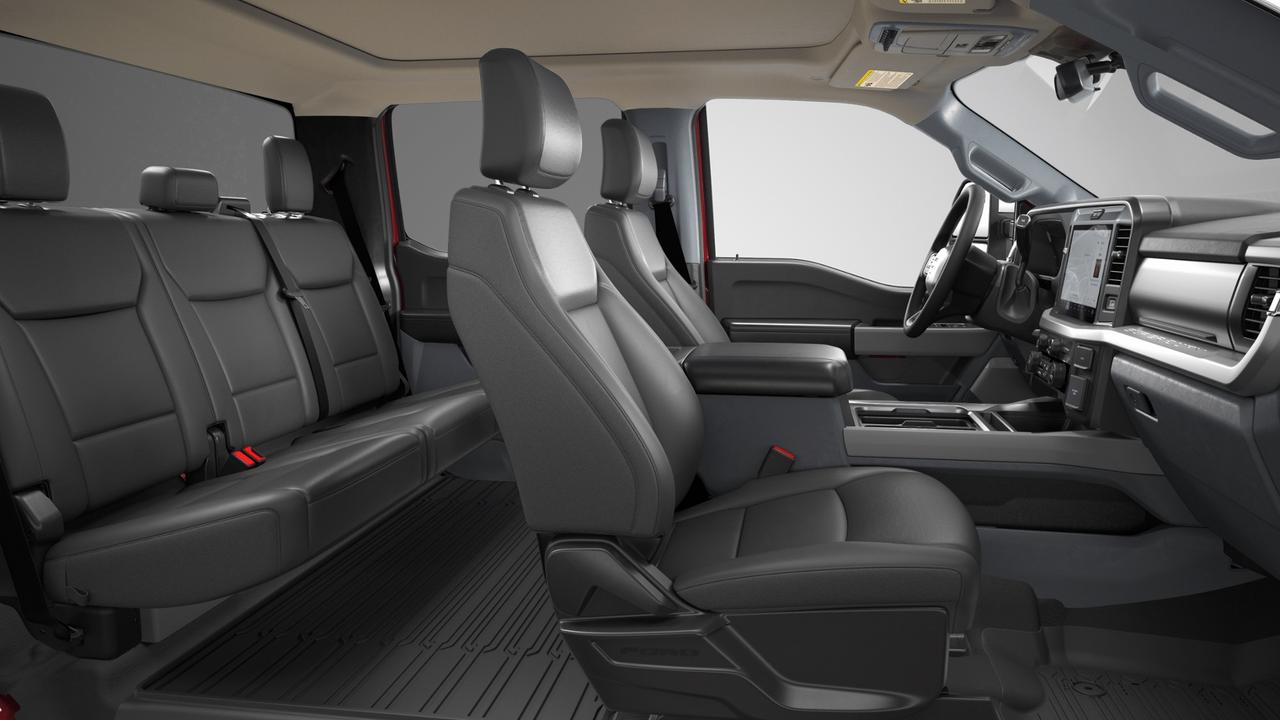 2026 Ford SuperDuty F-350® XLT Photo4