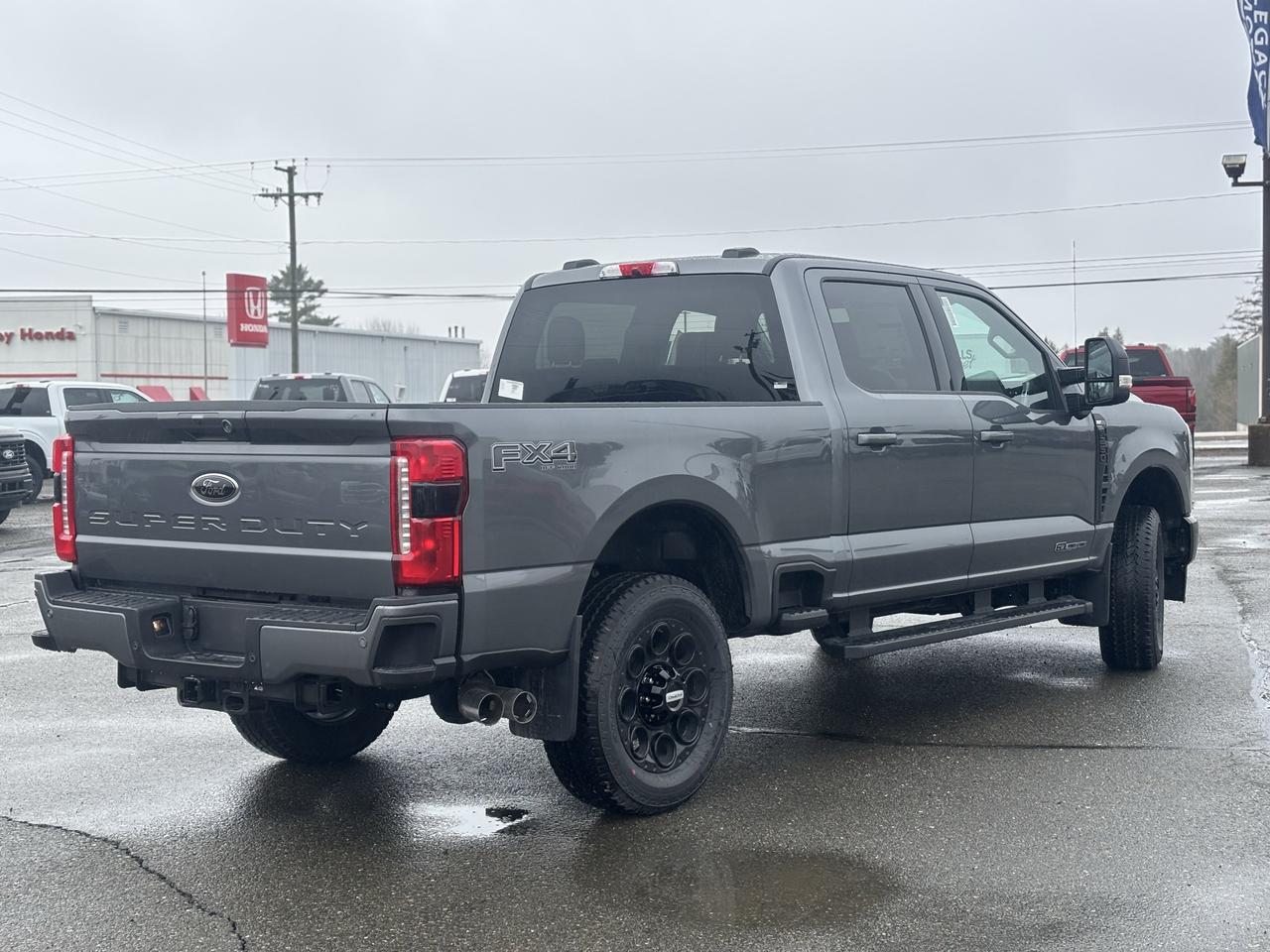 2026 Ford SuperDuty F-250® XLT Photo3
