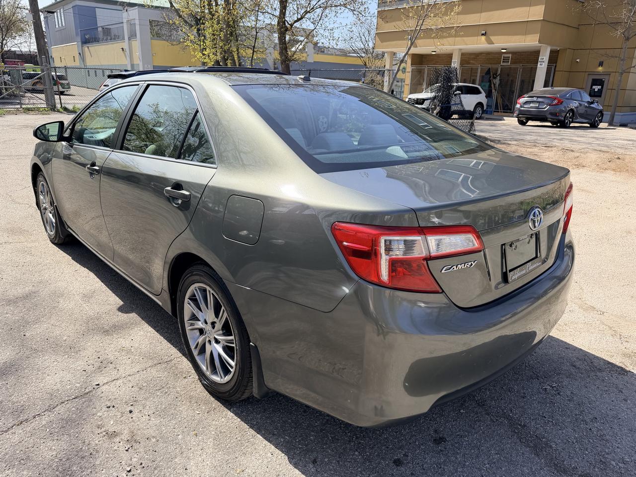 2012 Toyota Camry LE | 2.5L | CLEAN CARFAX Photo2