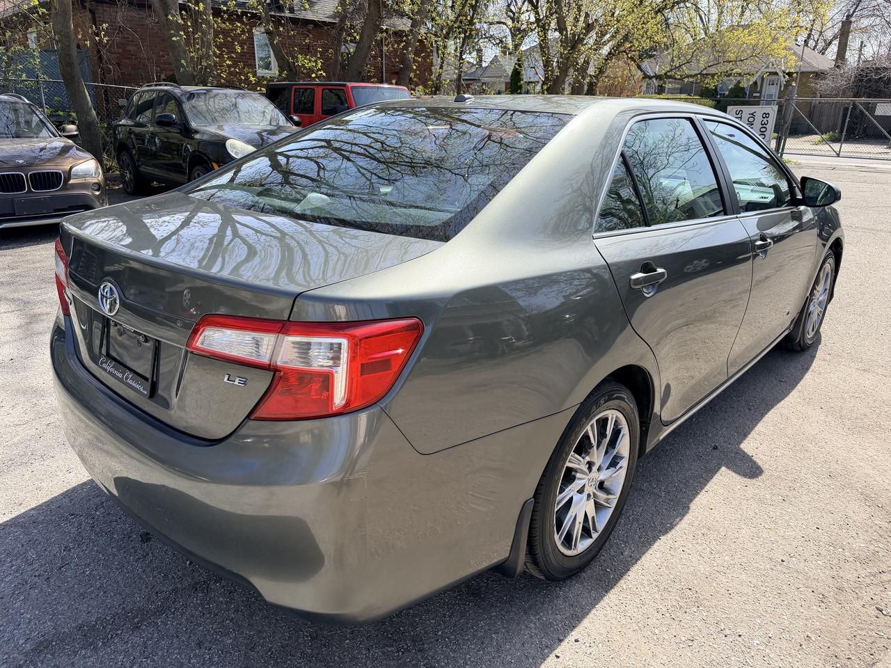 2012 Toyota Camry LE | 2.5L | CLEAN CARFAX Photo4