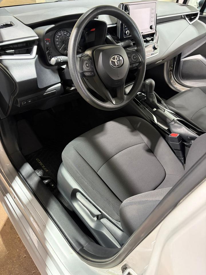 2020 Toyota Corolla LE Photo