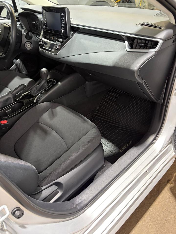 2020 Toyota Corolla LE Photo