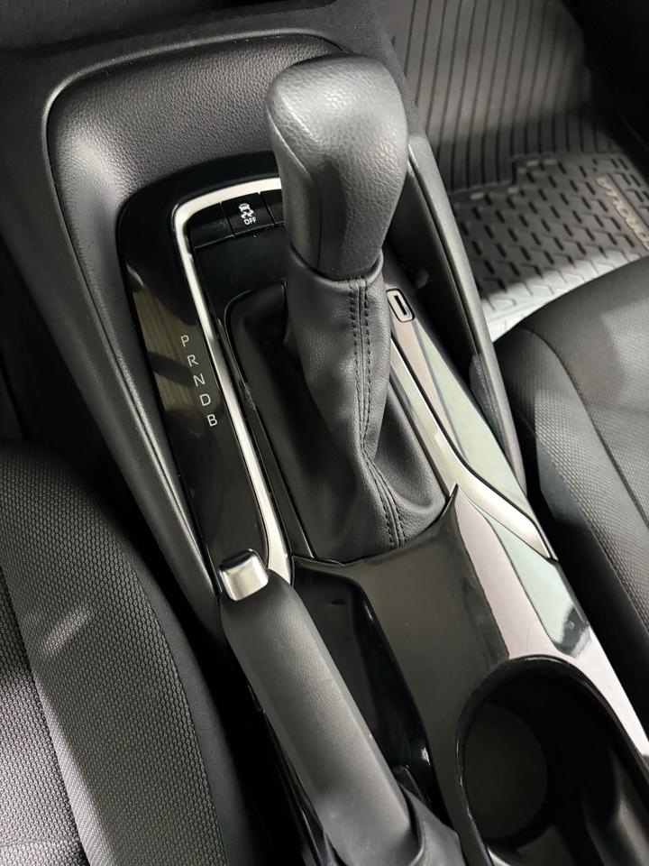 2020 Toyota Corolla LE Photo2