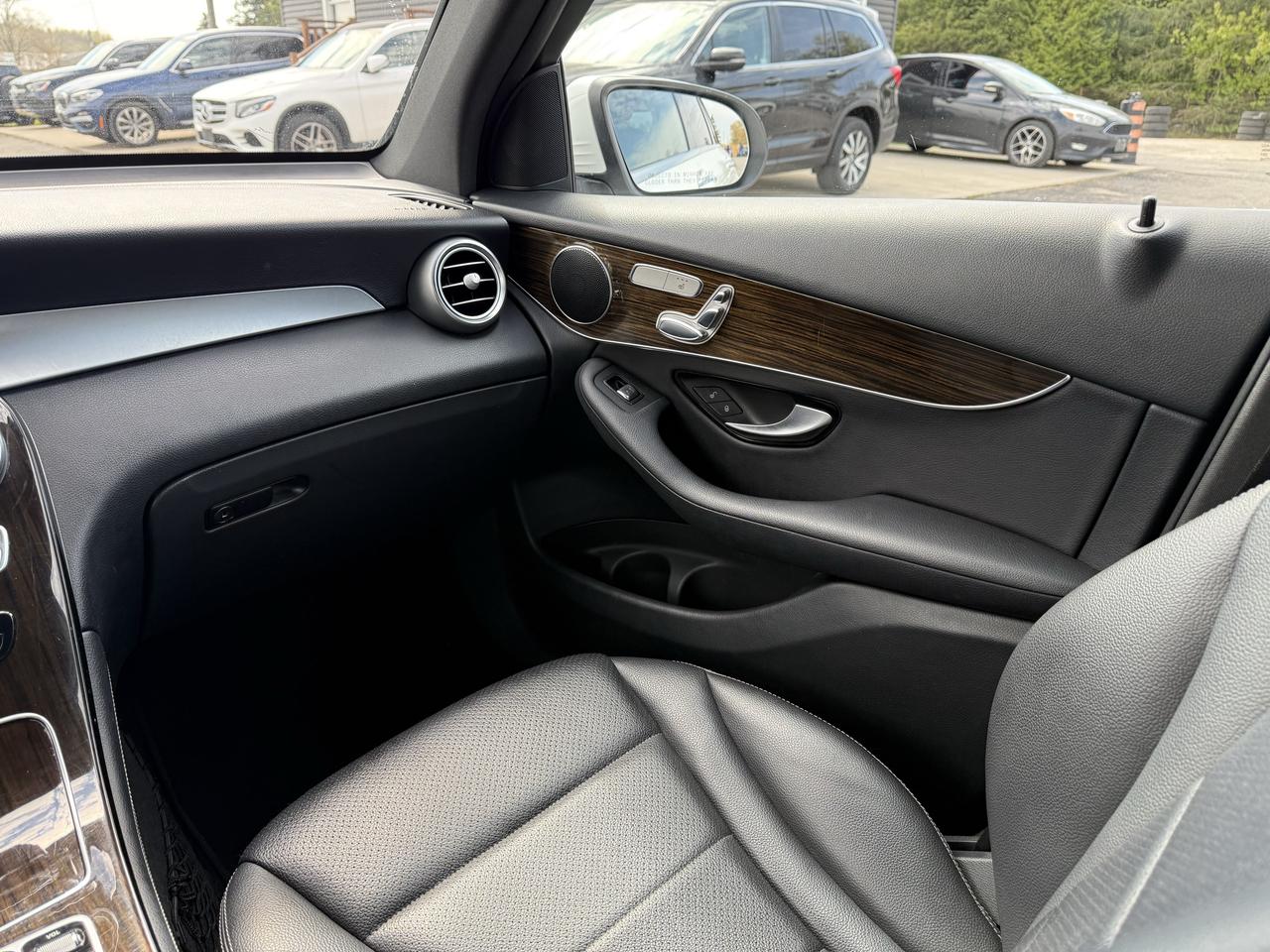 2019 Mercedes-Benz GLC-Class GLC 300 Photo
