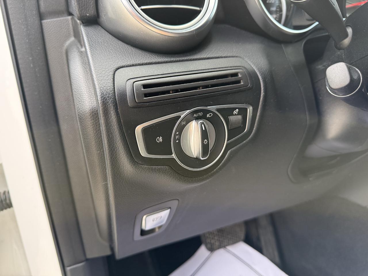 2019 Mercedes-Benz GLC-Class GLC 300 Photo