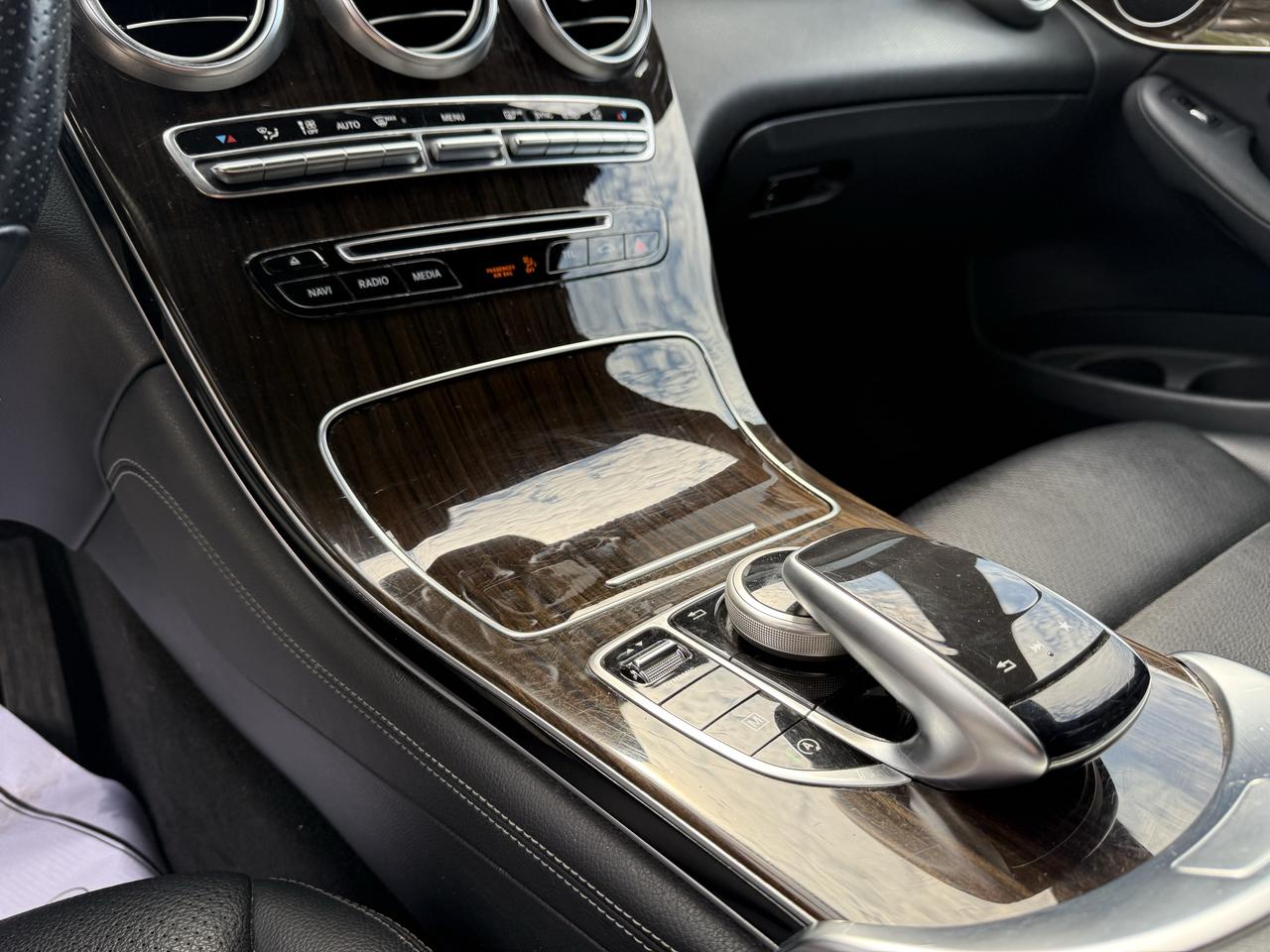 2019 Mercedes-Benz GLC-Class GLC 300 Photo