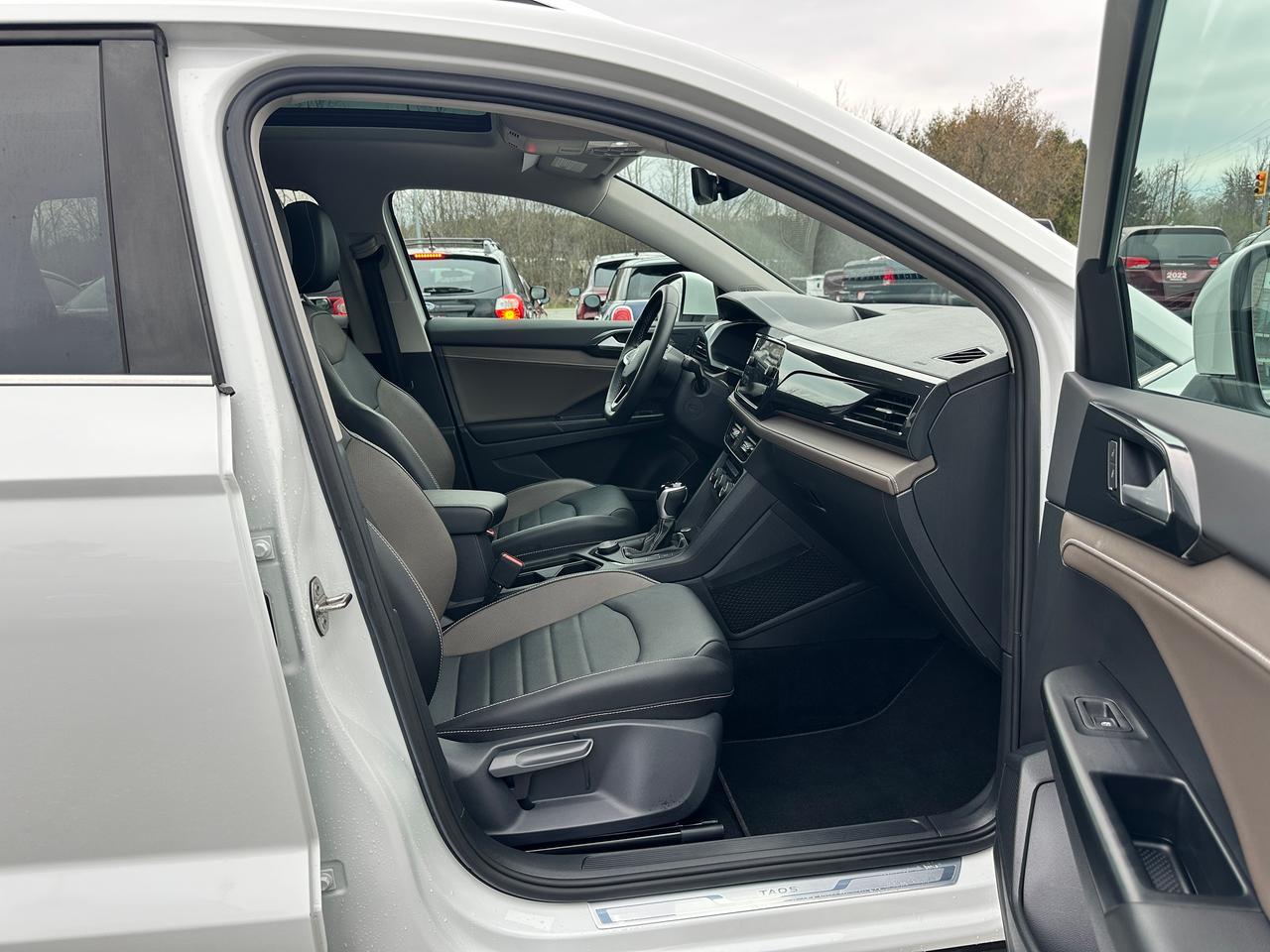 2022 Volkswagen Taos HighlineAWD Heated Leather PanoRoof NAV XM RemStrt Photo