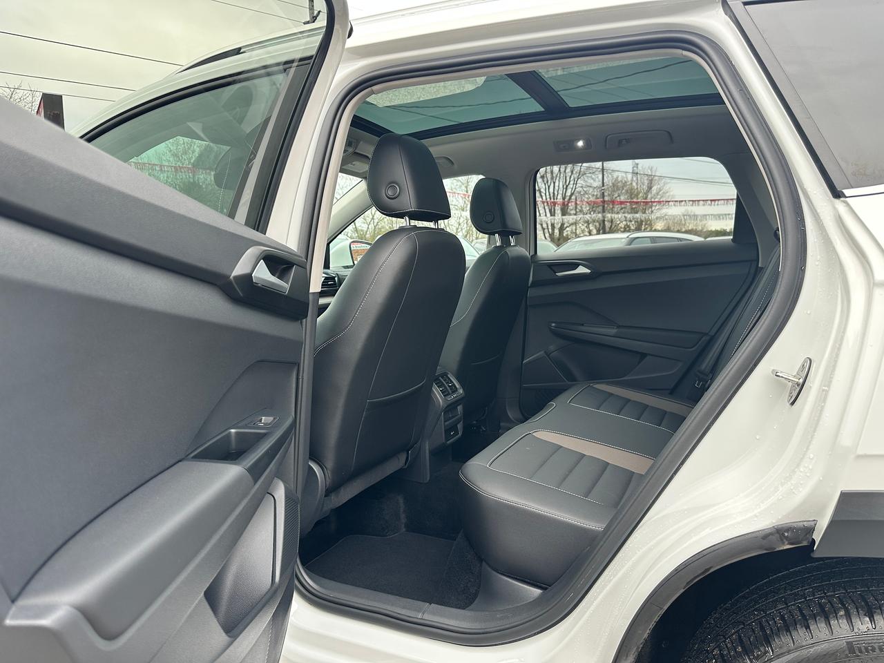 2022 Volkswagen Taos HighlineAWD Heated Leather PanoRoof NAV XM RemStrt Photo