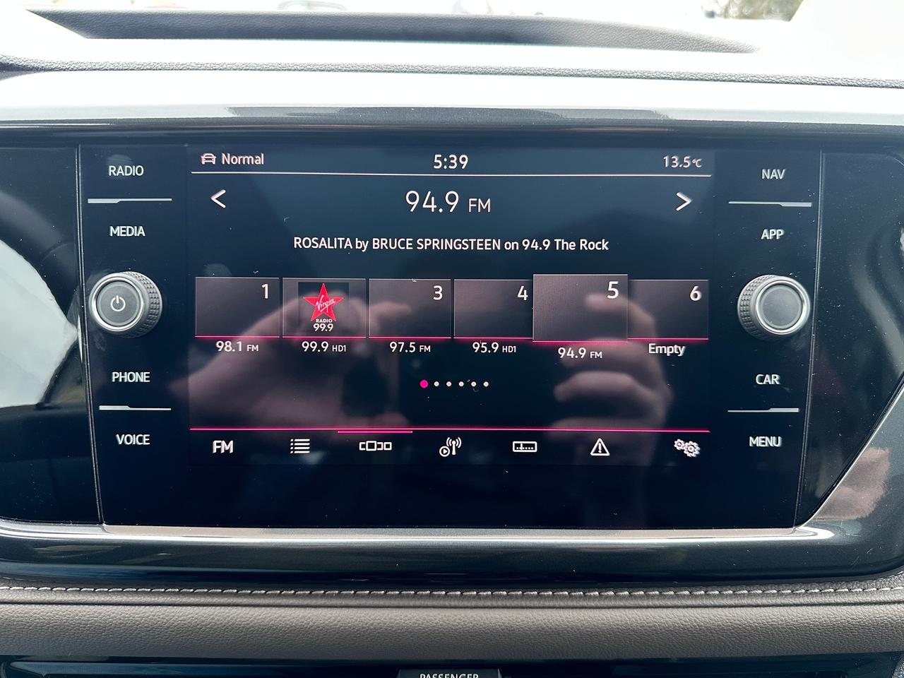 2022 Volkswagen Taos HighlineAWD Heated Leather PanoRoof NAV XM RemStrt Photo