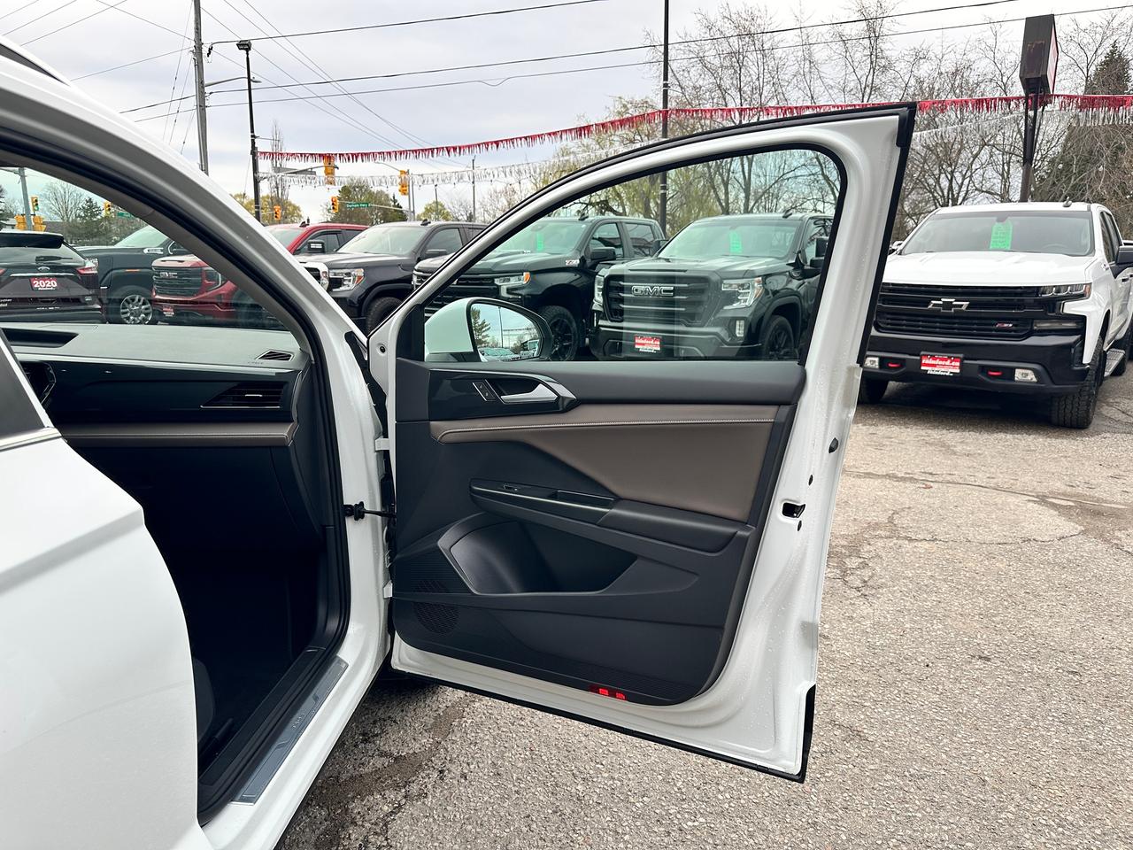 2022 Volkswagen Taos HighlineAWD Heated Leather PanoRoof NAV XM RemStrt Photo